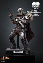 Load image into Gallery viewer, Hot Toys MMS871 Star Wars: The Mandalorian &amp; Grogu 1/6th scale The Mandalorian and Grogu Collectible Set