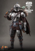 Load image into Gallery viewer, Hot Toys MMS871 Star Wars: The Mandalorian &amp; Grogu 1/6th scale The Mandalorian and Grogu Collectible Set