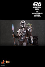 Load image into Gallery viewer, Hot Toys MMS871 Star Wars: The Mandalorian &amp; Grogu 1/6th scale The Mandalorian and Grogu Collectible Set