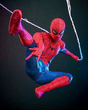 Load image into Gallery viewer, Hot Toy MMS862 Spider-Man: No Way Home 1/6th scale Spider-Man (Final Swing Suit) Collectible Figure (Movie Promo Edition) [Hot Toys Exclusive]