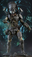 Load image into Gallery viewer, Hot Toys MMS443 ALIENS VS. PREDATOR: REQUIEM WOLF PREDATOR (HEAVY WEAPONRY) 1/6 scale Collectible Figure