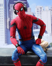 Load image into Gallery viewer, Hot Toys MMS425 Spiderman No Way Home Spiderman 1/6 Scale Collectible Figure Regular  Edition