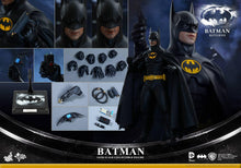 Load image into Gallery viewer, Hot Toys MMS293 Batman Returns: 1/6th scale Batman Collectible Figure