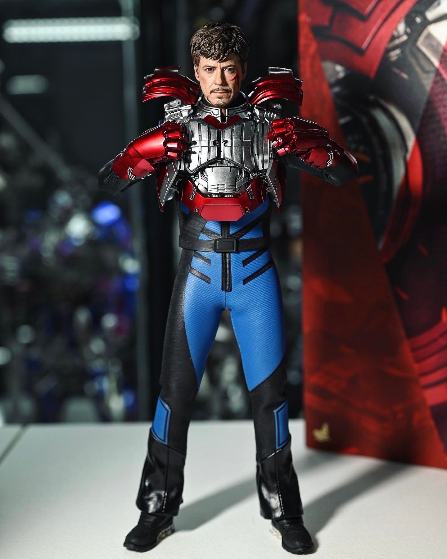 Hot toys MMS599 Marvel Ironman 2 Tony Stark Mark5 Suit Up