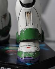 Load image into Gallery viewer, Hot Toys MMS635 The Space Ranger Alpha Buzz Lightyear Deluxe Edition 1/6 Scale Collectible Figure