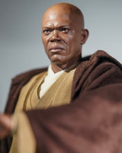 Load image into Gallery viewer, Hot Toys MMS681 Star Wars Attack of the Clones Mace Windu 1/6 Scale Collectible Figure