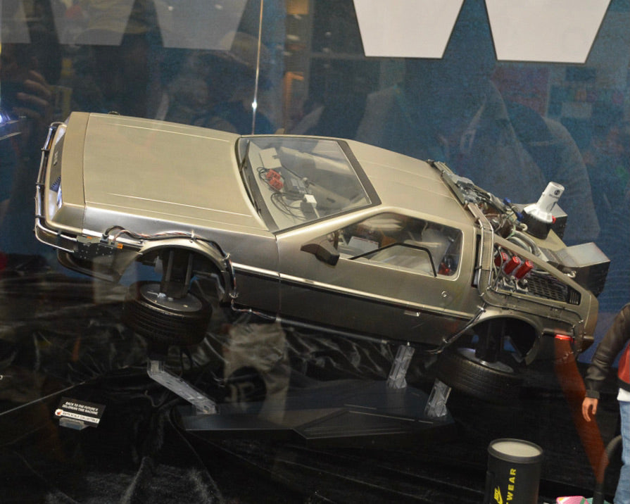 Hot toys MMS636 Back to the Future DeLorean Time Machine Collectible Vehicle 1/6th scale