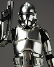 Load image into Gallery viewer, Hot toys MMS643 Star Wars Clone Trooper Chrome Version