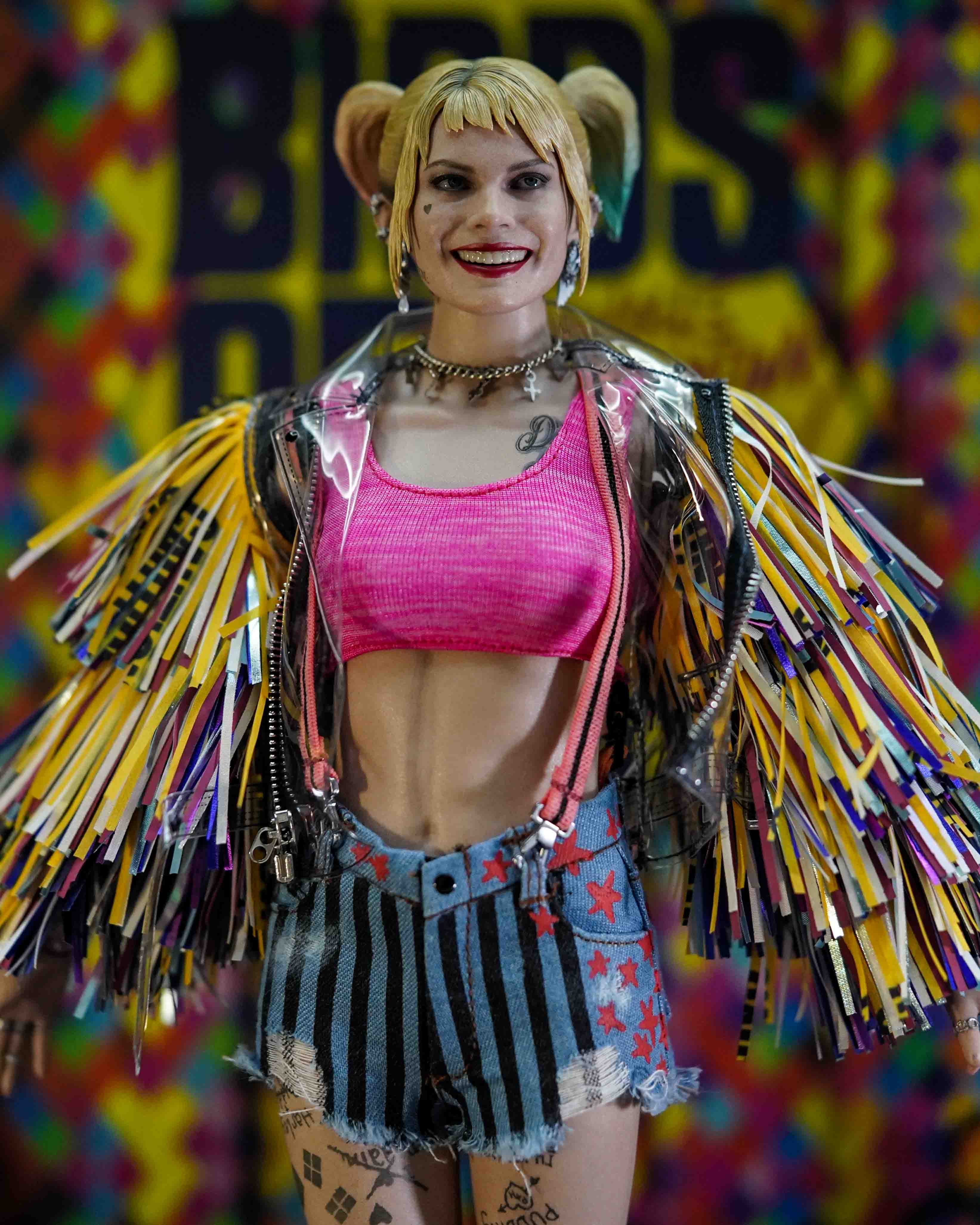 Harley Quinn (Caution Tape Jacket Version) Sixth Scale Collectible