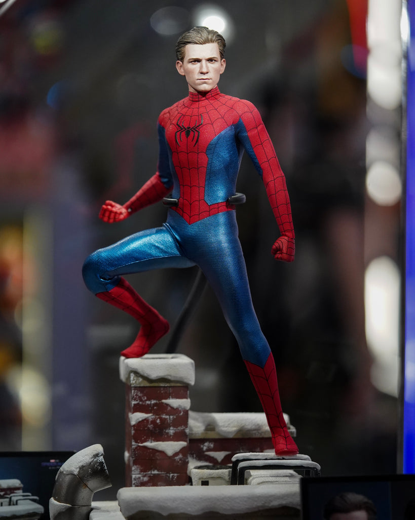 Hot Toys MMS680 Spiderman No Way Home Spiderman New Red and Blue Suit Deluxe Edition 1/6 Scale Collectible Figure