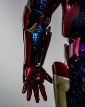 Load image into Gallery viewer, Hot Toys DS004D51 Ironman Mark VII (Open Armor Version) 1/6 Scale Collectible Figure