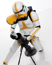 Load image into Gallery viewer, Hot toys TMS047 Star Wars The Mandalorian Artillery Trooper