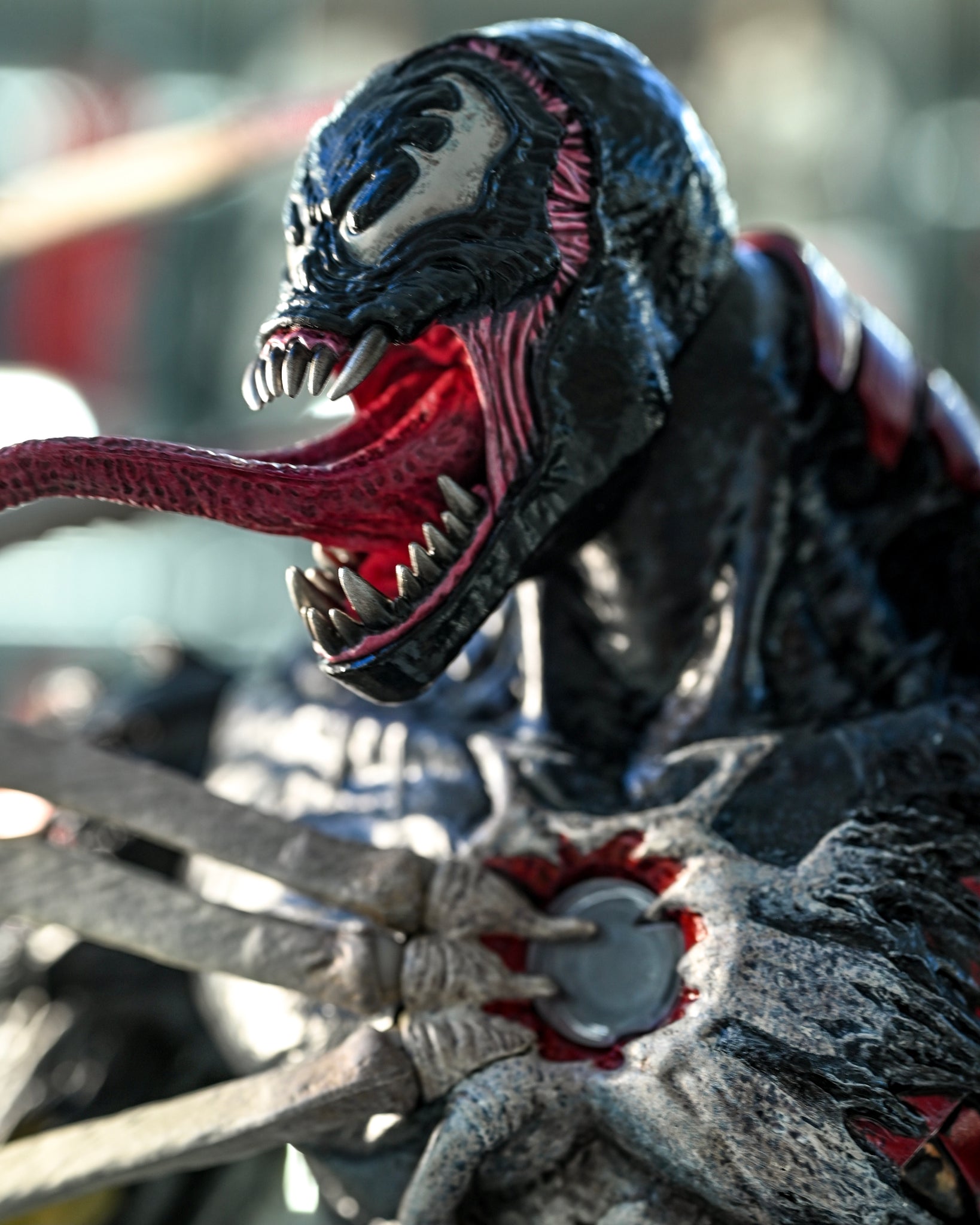 Hot Toys - Venomized Iron Man - Marvel's Spider-Man: Maximum Venom figurine  Artist Collection 1/6 Figurine