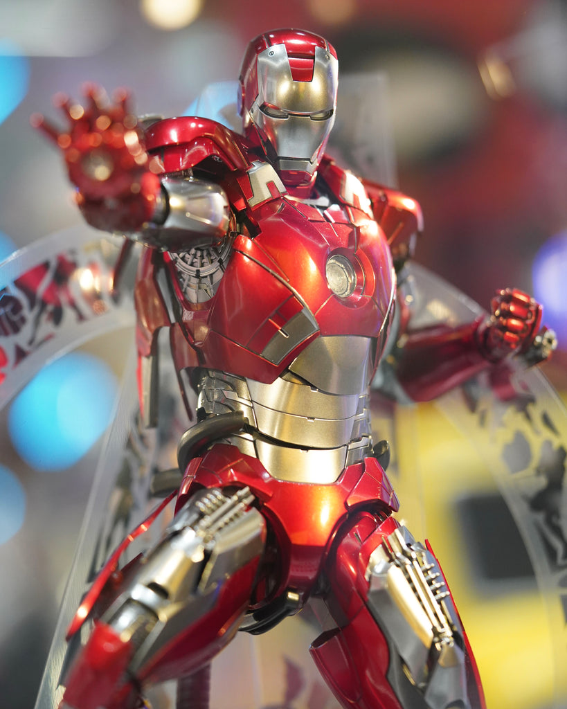 Hot Toys MMS696D54 Disney 100 Iron Man Mark Vii (D100 Version) 1/6 