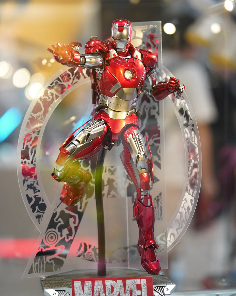 Hot Toys MMS696D54  Disney 100 Iron Man Mark Vii (D100 Version) 1/6 Scale Collectible Figure