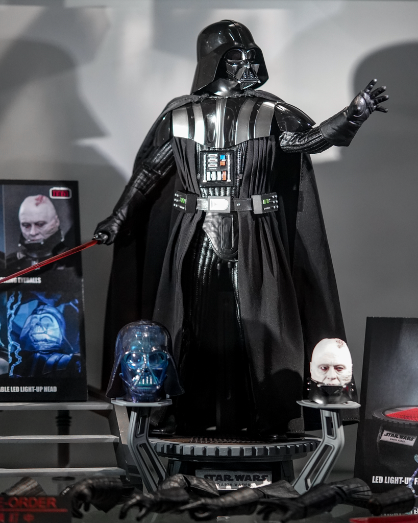 Hot toys darth vader best sale return of the jedi