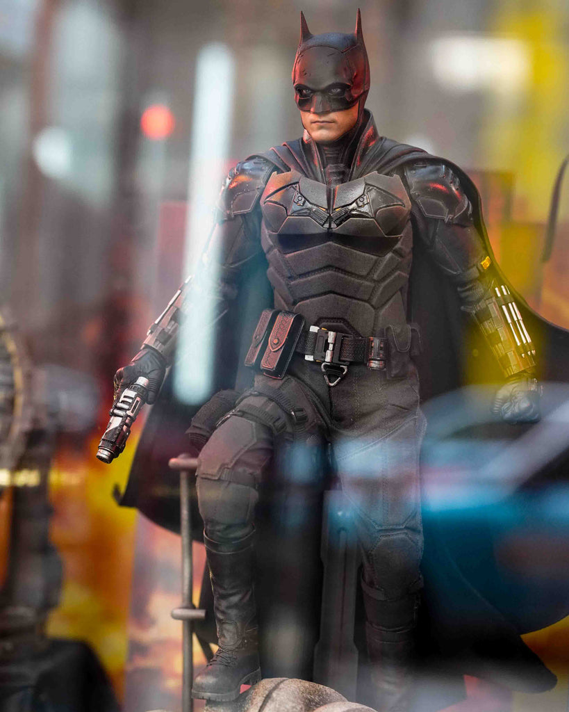 Hot Toys MMS641 DC The Batman and Bat Signal 1/6 Scale Collectible Fig Pop Collectibles Hot Toys MMS641 DC The Batman and Bat Signal 1/6 Scale Collectible Fig Pop Collectibles