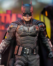 Load image into Gallery viewer, Hot Toys MMS638 DC The Batman Regular Edition 1/6 Scale Collectible Figure