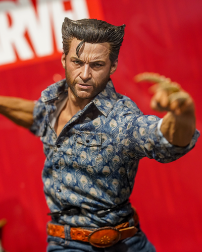 Hot Toys MMS660B X-Men: Days of Future Past 1/6th scale Wolverine (1973 Version) Collectible Figure (Deluxe Version Special Edition)