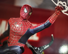 Load image into Gallery viewer, Hot Toys MMS661 Spiderman No Way Home Friendly Neighborhood Spider-Man(Regular Edition)