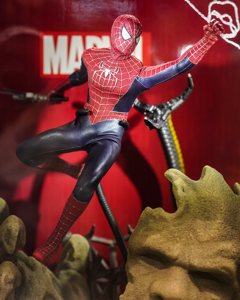 Hot Toys MMS661 Spiderman No Way Home Friendly Neighborhood Spider Hot Toys MMS661 Spiderman No Way Home Friendly Neighborhood Spider