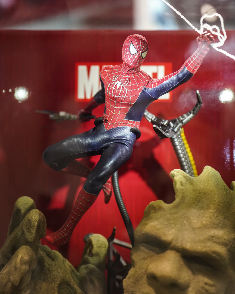 Hot Toys MMS662B Spiderman No Way Home Friendly Neighborhood Spiderman Collectible Figure Deluxe Version Special Edition