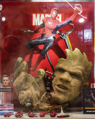 Hot Toys MMS662 Spiderman No Way Home Friendly Neighborhood Spiderman Collectible Figure Deluxe Version Standard Edition