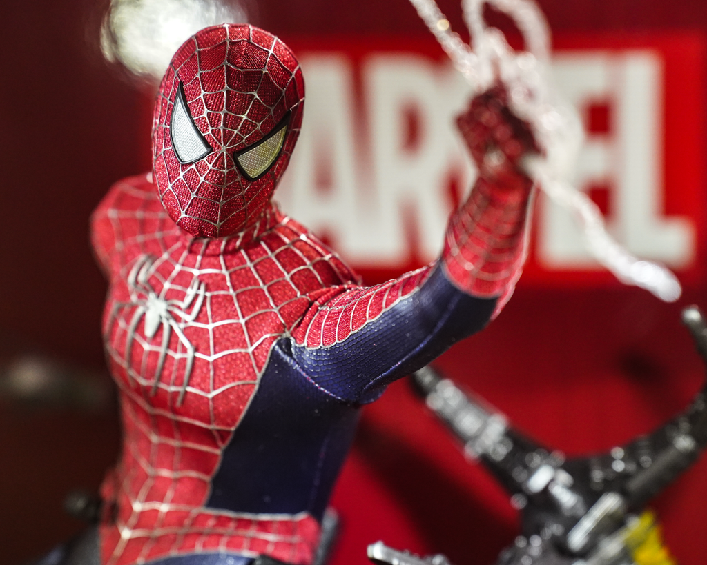 Hot Toys MMS661 Spiderman No Way Home Friendly Neighborhood Spider Hot Toys MMS661 Spiderman No Way Home Friendly Neighborhood Spider