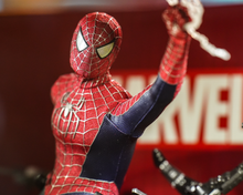 Load image into Gallery viewer, Hot Toys MMS662B Spiderman No Way Home Friendly Neighborhood Spiderman Collectible Figure Deluxe Version Special Edition