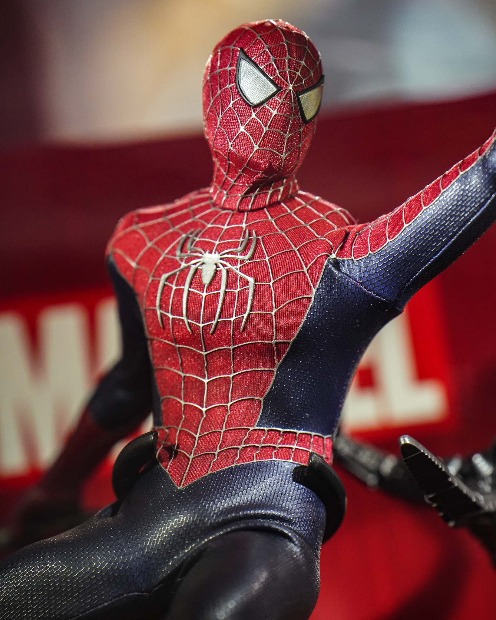 Hot Toys MMS662B Spiderman No Way Home Friendly Neighborhood