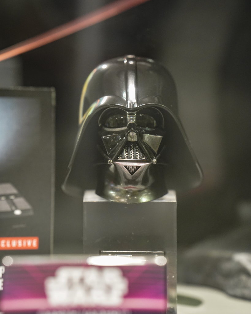 Sideshow Collectibles: Darth Vader Obi-Wan Kenobi Deluxe Figure by Hot Toys  - Fantha Tracks