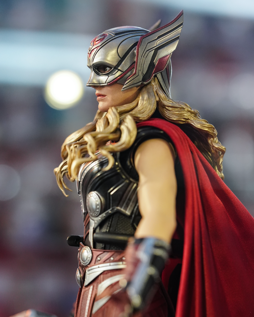 Hot Toys MMS663B Thor Love and Thunder Mighty Thor Special Edition 1/6 Scale Collectible Figure