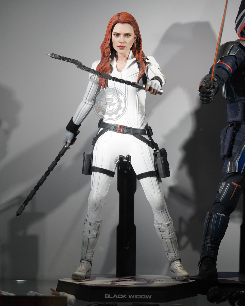 Hot toys MMS601 Black Widow Snow Suit Pop Collectibles Hot toys MMS601 Black Widow Snow Suit Pop Collectibles