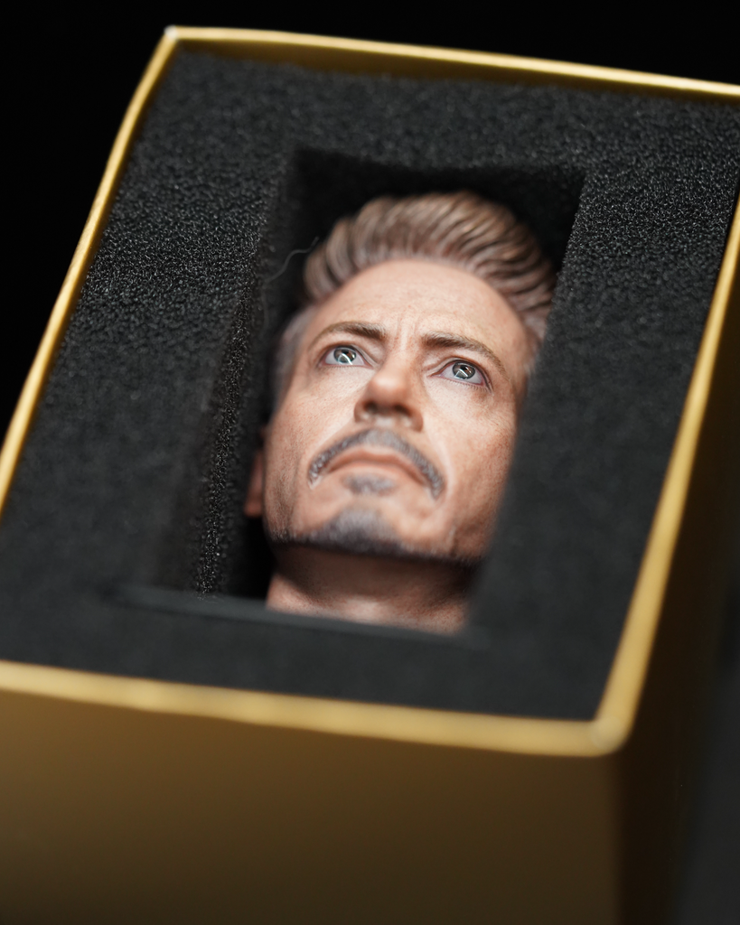 Hot toys MMS528D30 Avengers Endgame Ironman Mark85 (Updated Headsculpt in the Red Box)