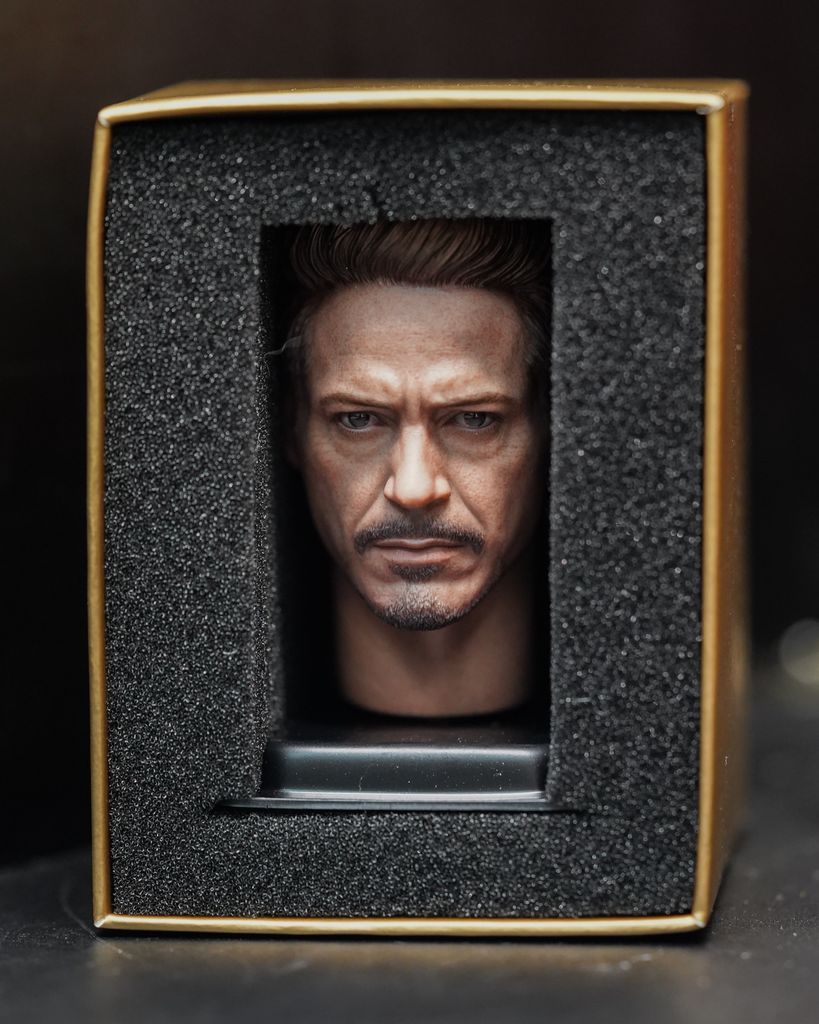 Hot toys MMS528D30 Avengers Endgame Ironman Mark85 (Updated Headsculpt in the Red Box)