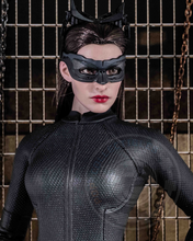 Load image into Gallery viewer, Hot toys MMS627 The Dark Knight Trilogy Catwoman