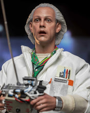 Load image into Gallery viewer, Hot toys MMS610 Back to the Future Doc Brown Collectible Figure (Deluxe Edition)