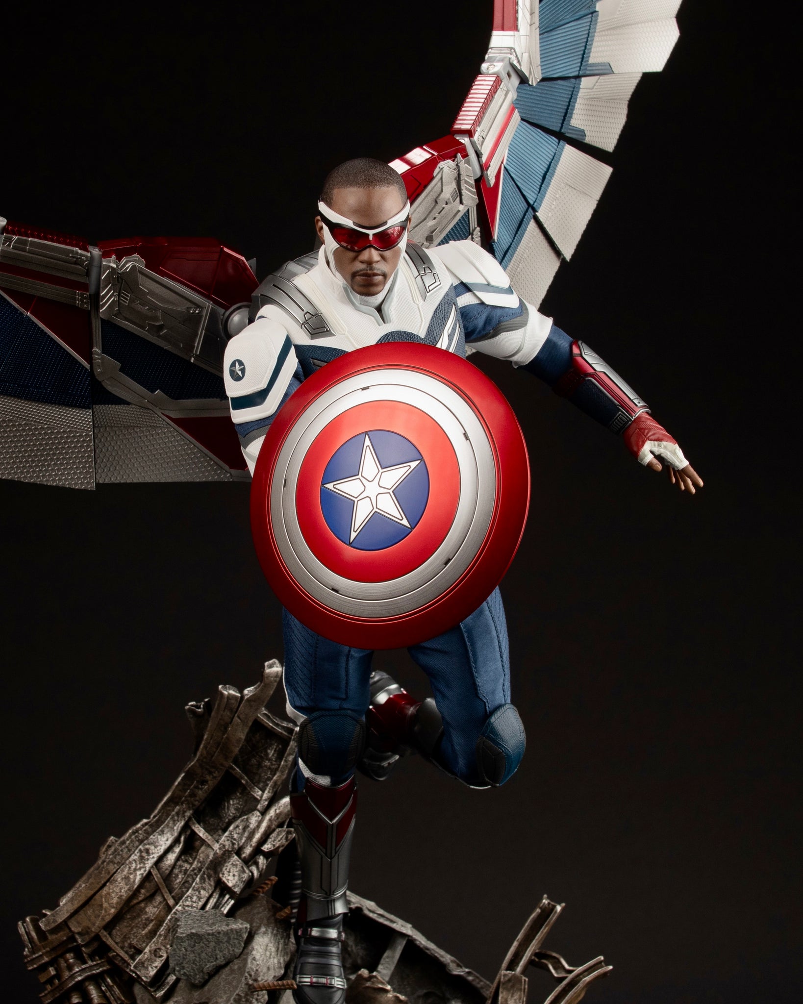Hot Toys Marvel - Captain America 1/6 - The Falcon and The Winter Soldier  Figurine