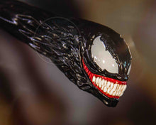 Load image into Gallery viewer, Hot toys MMS590 Venom (Exclusive Edition)