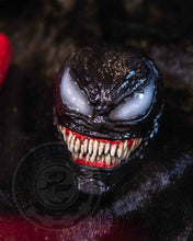 Load image into Gallery viewer, Hot toys MMS590 Venom (Exclusive Edition)