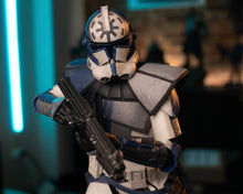 Load image into Gallery viewer, Hot Toys TMS064 Star Wars The Clone Wars Clone Trooper Jesse 1/6 Scale Collectible Figure