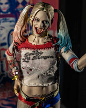 Load image into Gallery viewer, Hot toys MMS383 Suicide Squad Harley Quinn Regular Edition