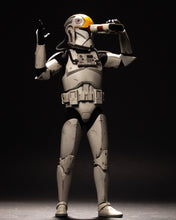 Load image into Gallery viewer, Hot Toys MMS648 Star Wars Attack of the Clones Clone Pilot 1/6 Scale Collectible Figure