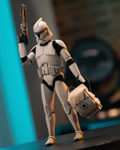 Load image into Gallery viewer, Hot toys MMS647 Star Wars Attack of the Clones Clone Trooper