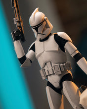 Load image into Gallery viewer, Hot toys MMS647 Star Wars Attack of the Clones Clone Trooper