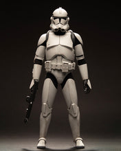 Load image into Gallery viewer, Hot toys MMS647 Star Wars Attack of the Clones Clone Trooper