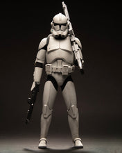 Load image into Gallery viewer, Hot toys MMS647 Star Wars Attack of the Clones Clone Trooper