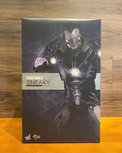 Load image into Gallery viewer, Hot toys MMS348 Marvel Ironman 3 Ironman Sneaky