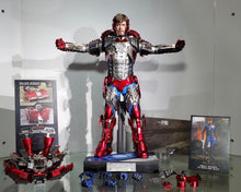 Load image into Gallery viewer, Hot toys MMS600 Marvel Ironman 2 Tony Stark Mark5 Suit Up Version Deluxe Edition