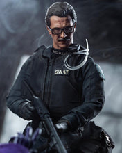 Load image into Gallery viewer, Hot toys MMS182 DC The Dark Knight Lt. Jim Gordon SWAT Suit Version